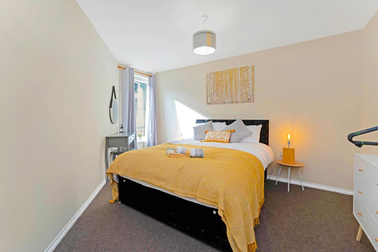 Modern & Spacious 2 Bedroom Serviced Next To Lochend Park - Private Underground Parking & Lift Available - Close To Centre EDI