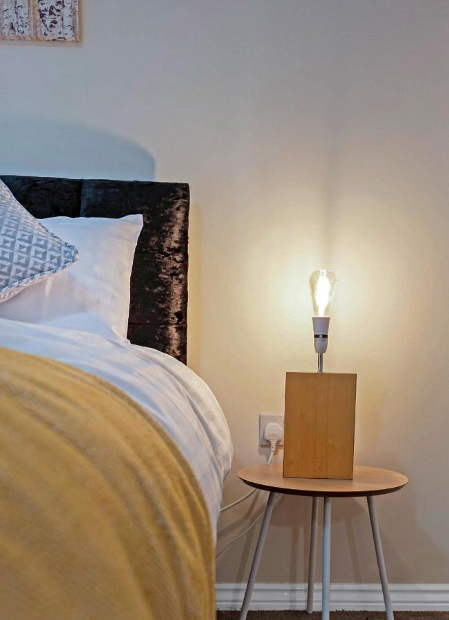Modern & Spacious 2 Bedroom Serviced Next To Lochend Park - Private Underground Parking & Lift Available - Close To Centre EDI