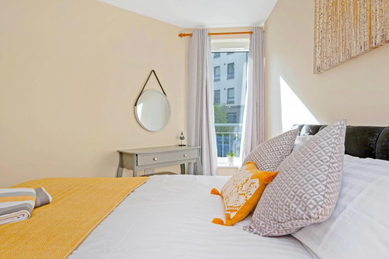Modern & Spacious 2 Bedroom Serviced Next To Lochend Park - Private Underground Parking & Lift Available - Close To Centre Appartement EDI