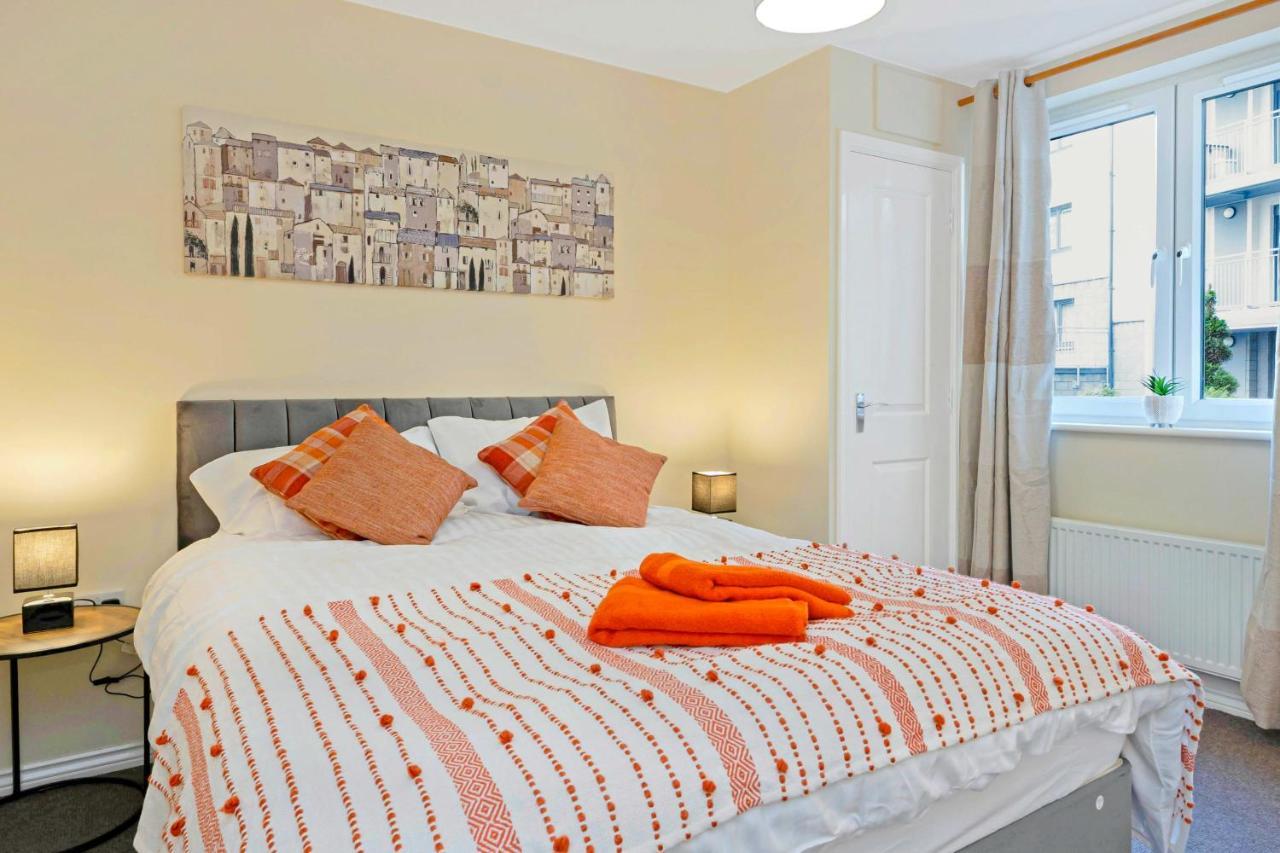 Appartement Modern & Spacious 2 Bedroom Serviced Next To Lochend Park - Private Underground Parking & Lift Available - Close To Centre